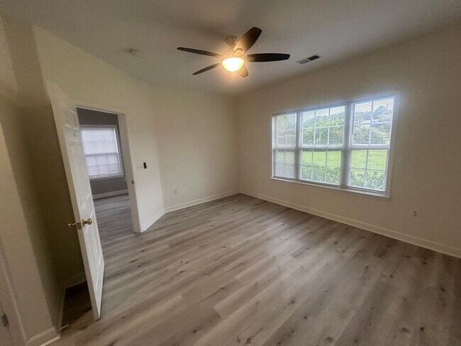 Building Photo - 129 Ashley Park Dr