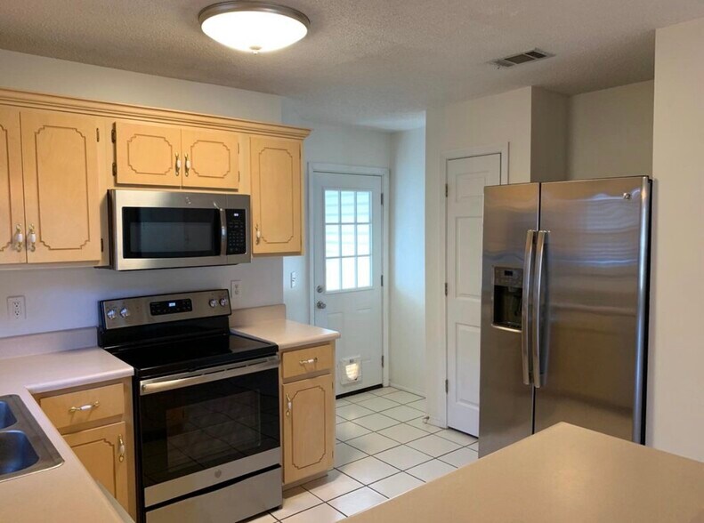 Building Photo - 4550 Barrington Ln