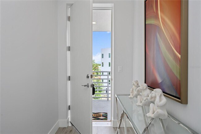 Building Photo - 1709 N Tamiami Trl