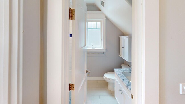 Building Photo - Spacious 4 Bed and 3 Bath Home in Coronado's Village