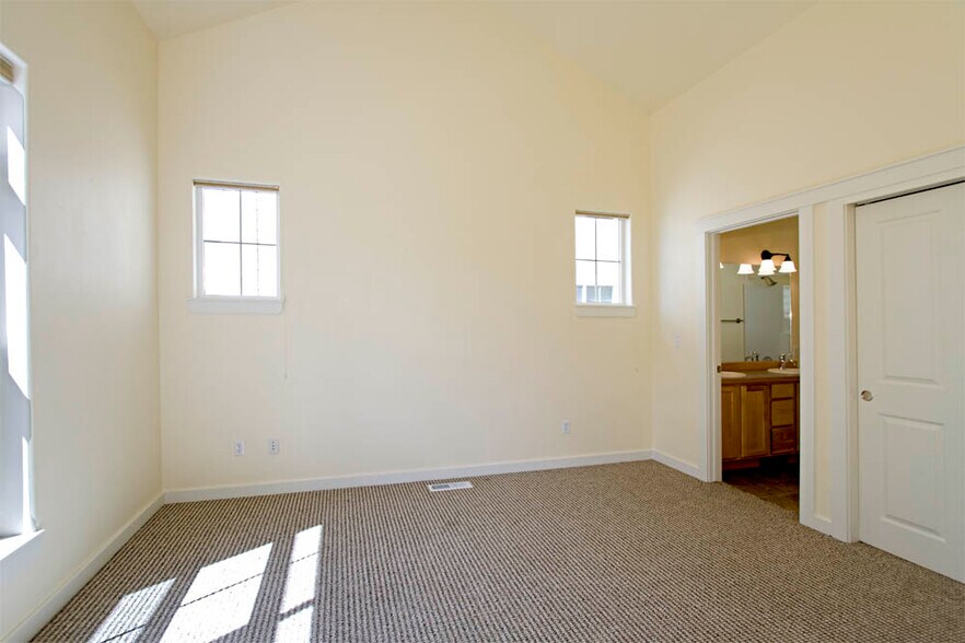 Building Photo - 3892 Equestrian Ln