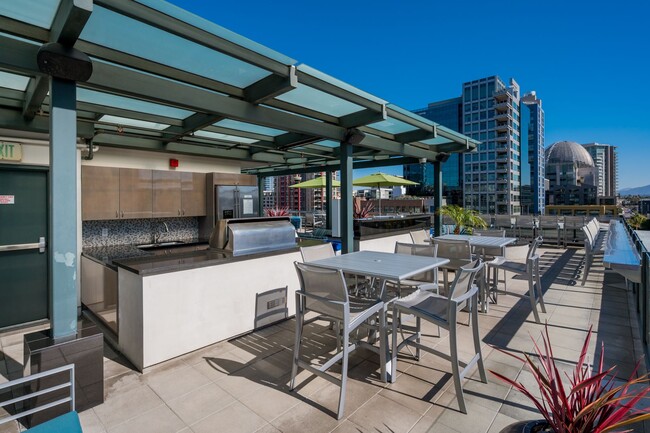 Building Photo - Stunning Legend Condo with Huge Patio Look...