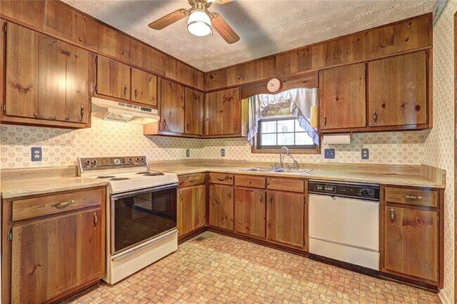 Building Photo - 503 Fayetteville Rd