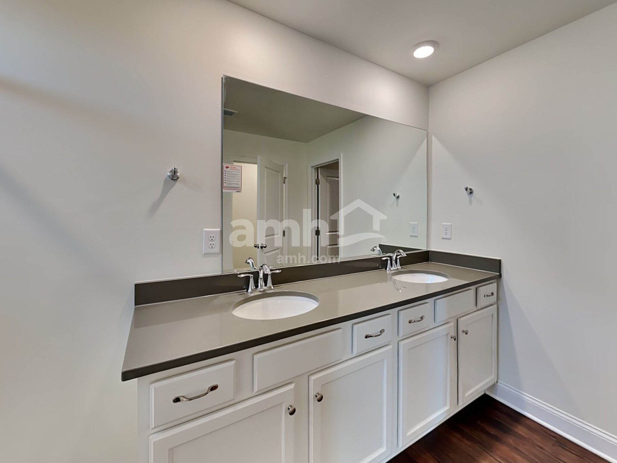 Building Photo - 1802 Windsor Park Ave