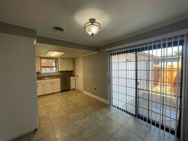 Building Photo - 2308 Aladdin Way