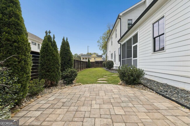 Building Photo - 98 Middle St