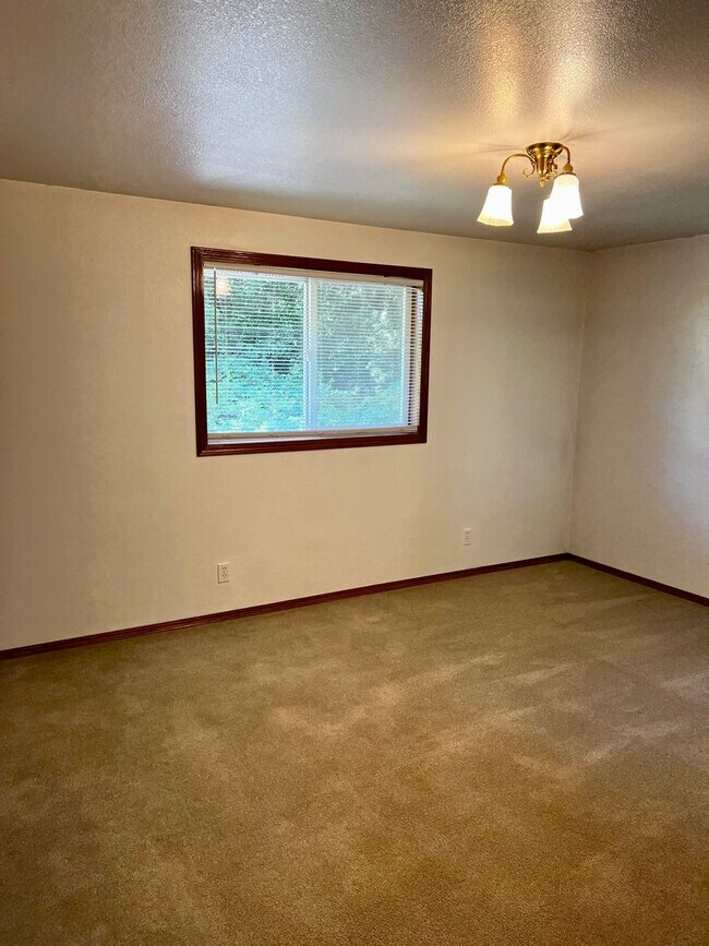 Building Photo - **** Application pending ****