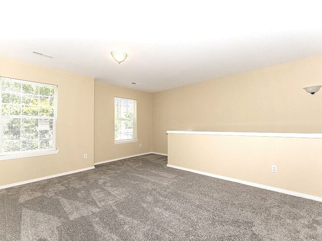 Building Photo - 176 SE 43rd Ave