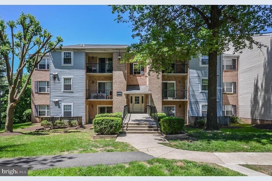 Building Photo - 18300 Streamside Dr
