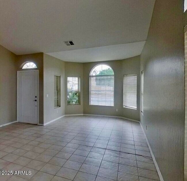 Building Photo - 1755 W Aspen Ave