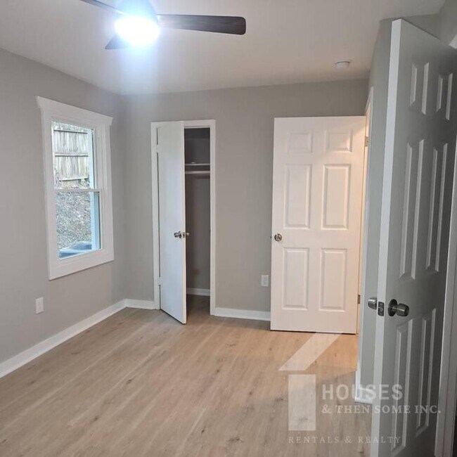 Building Photo - 511 Hampton Ave