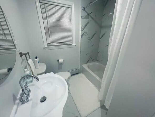 Building Photo - 76 Treat Ave