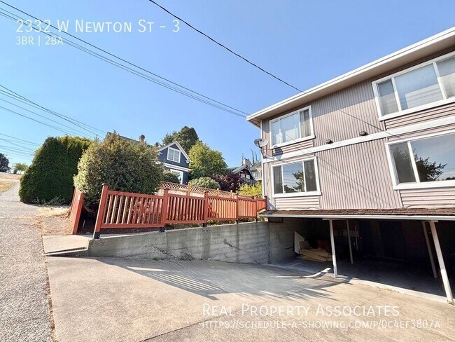 Primary Photo - 2332 W Newton St