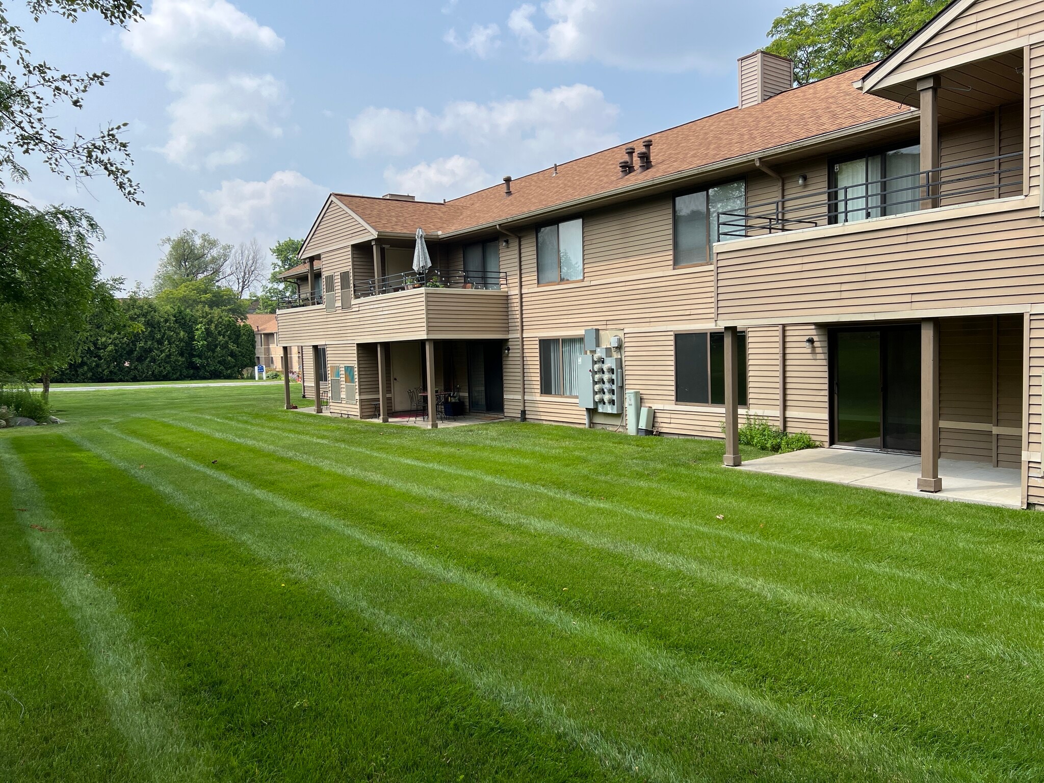 Building Photo - 225 Briarcrest