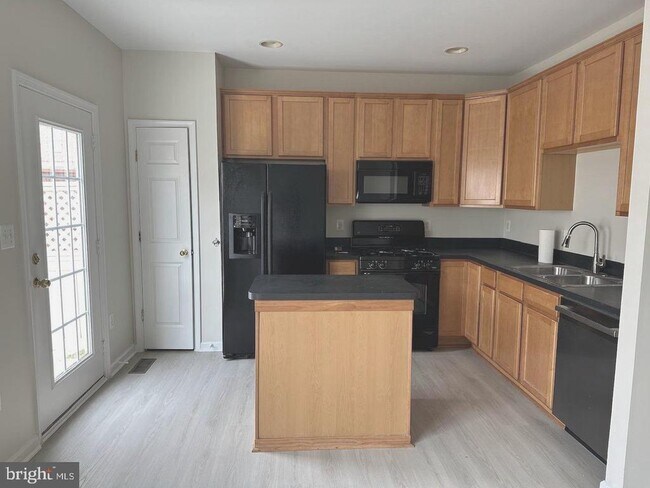 Building Photo - 1310 Saunders Dr