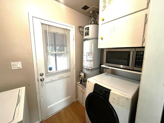 Building Photo - 2BR 1BA Allied Gardens Home - Hardwood Floors, Washer/Dryer, 2 Car Garage, HUGE backyard, 2 Pets ...