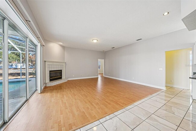 Building Photo - 918 Academy Dr