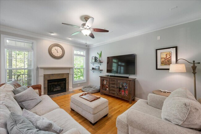 Building Photo - Townhouse in Lake Hogan Farms - 4 bedrooms - Amenities include community pool, tennis and playground
