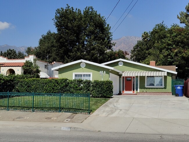 Primary Photo - 627 E Woodbury Rd
