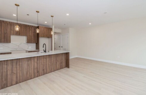 Building Photo - 3043 W Irving Park Rd