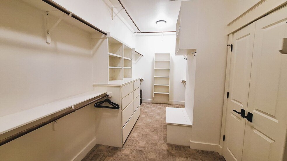 Building Photo - 130 Squires Dr