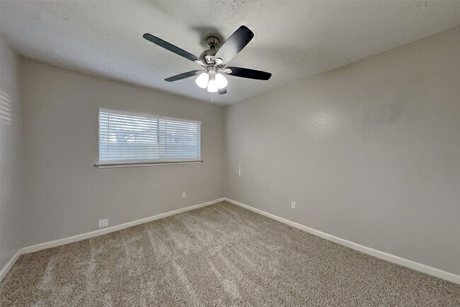 Building Photo - 11915 Fork Creek Dr