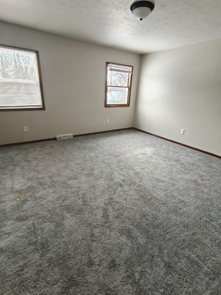 Building Photo - 2200 Harsh Ave SE