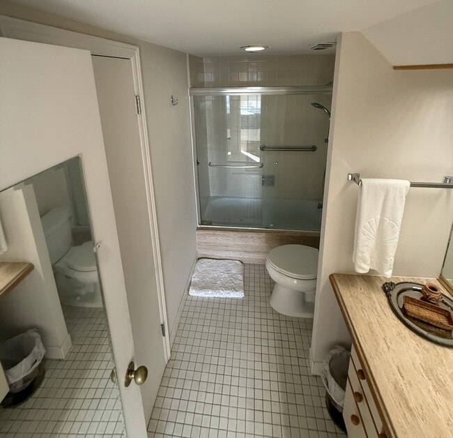 Building Photo - 1122 Colorado St