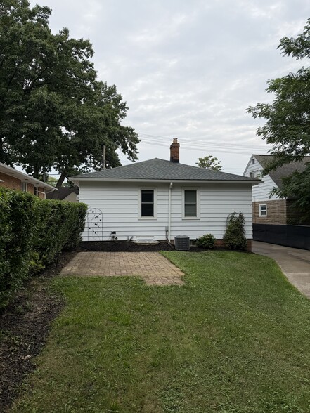Building Photo - 4711 Longwood Ave