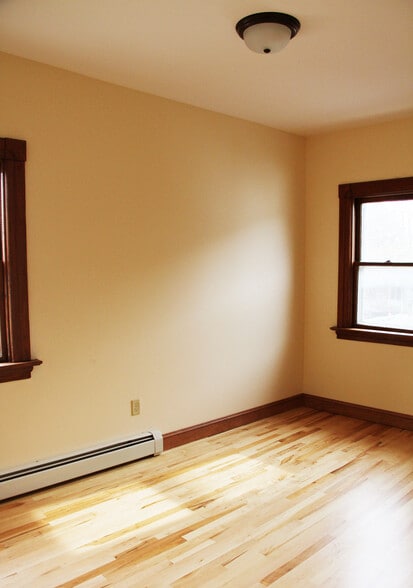 Building Photo - 46 N Champlain St
