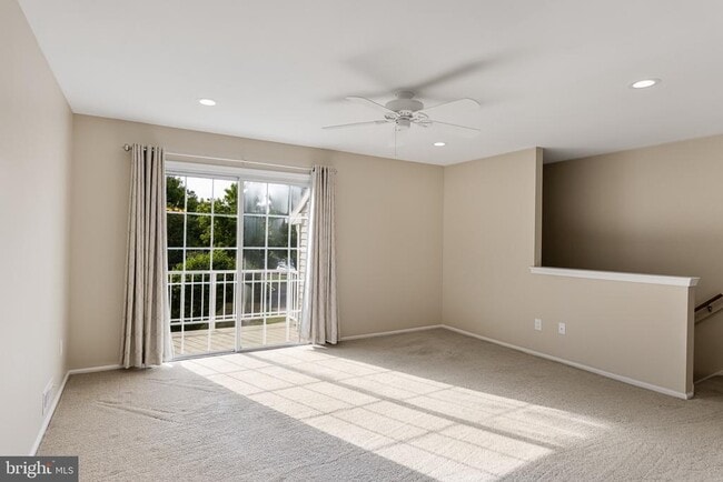 Building Photo - 1676B Thornwood Dr