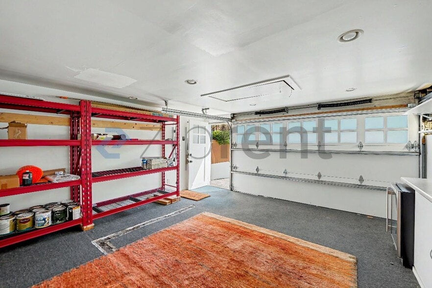 Building Photo - Unit