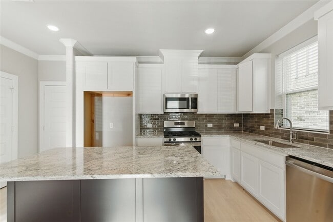 Building Photo - 2617 Tanager St