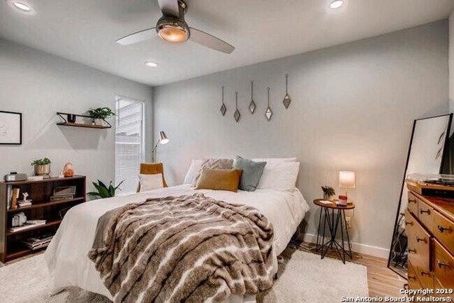 Building Photo - Adorable 3 bedroom 2 bath Minutes from N S...