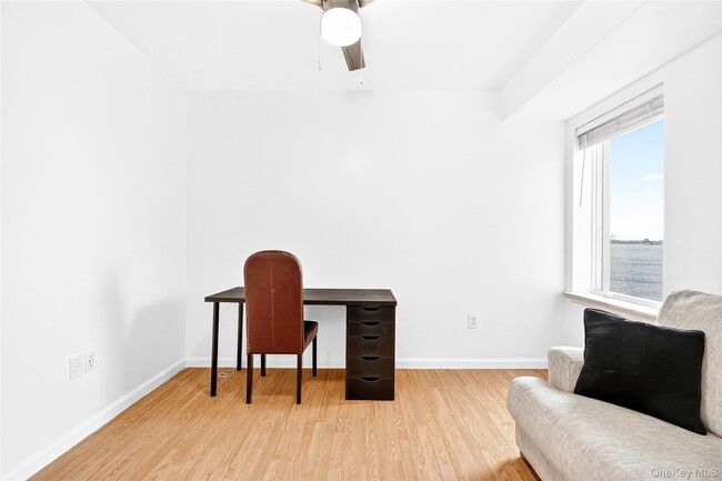 Building Photo - 1432 Outlook Ave