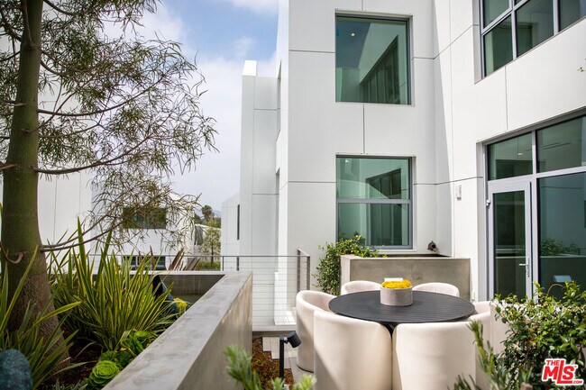 Building Photo - 8600 Wilshire Blvd