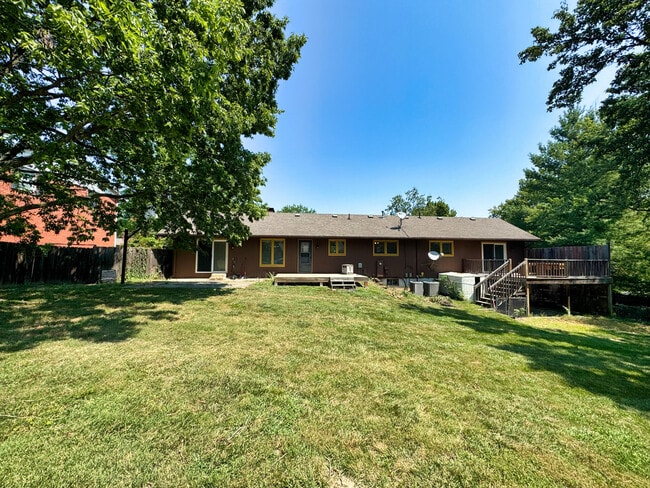 Building Photo - 2400 Ridgefield Rd