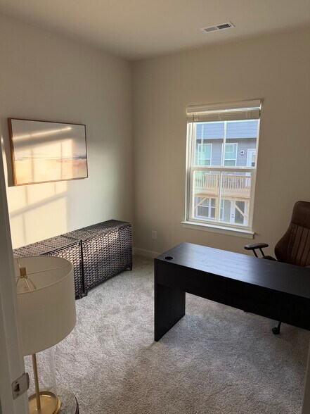 Building Photo - 2553 Ellen Ave