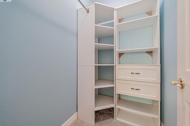 Building Photo - 260 Abigail Cir