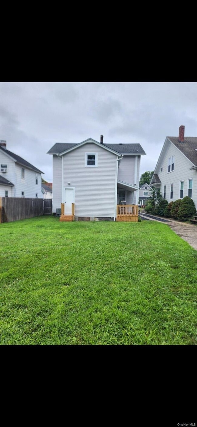 Building Photo - 18 Carman St