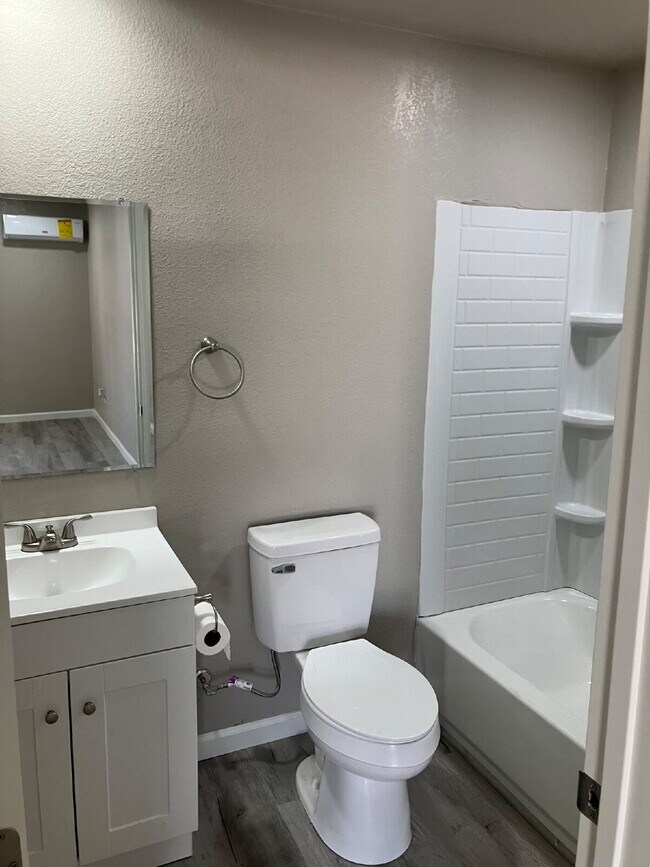 Building Photo - Fully Renovated 2-Bedroom!