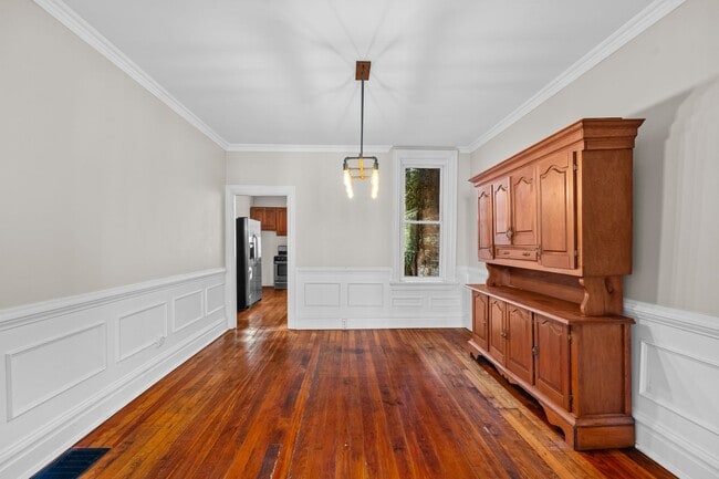 Building Photo - Spacious 4 Bedroom on Cumberland St