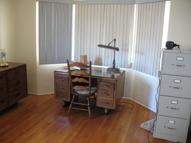 Office room or bedroom - 3121 W Wyoming Ave