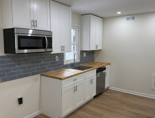 Building Photo - 20215 Sunset Dr