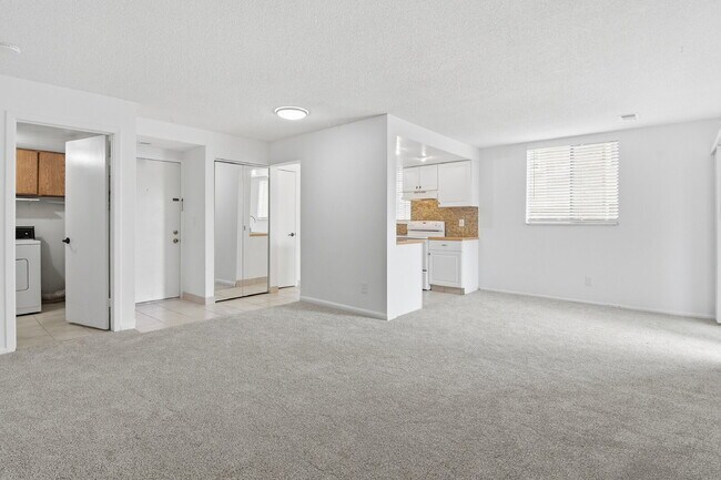 Building Photo - $1,440.95 with $300 off the first month's rent, 1 Bed - 1 Bath, Condo in Aurora with Washer and D...