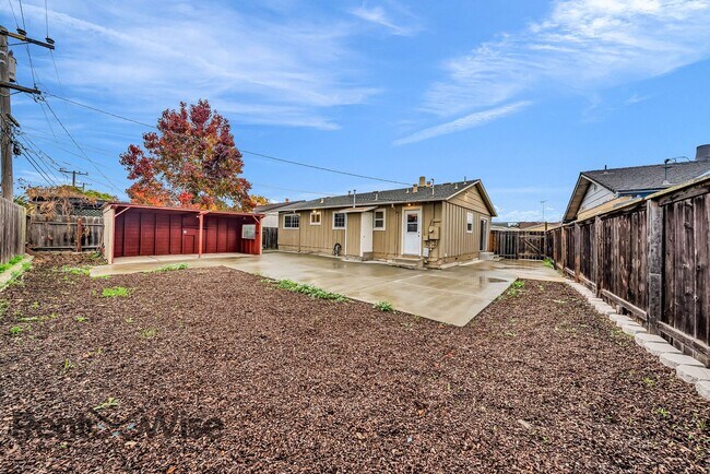 Building Photo - 2406 Kehoe Ave