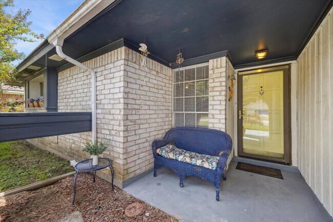 Building Photo - 5359 Little John Ln