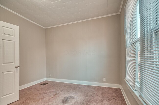 Building Photo - 921 Miller Ave