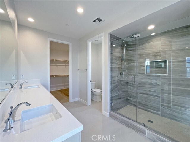 Building Photo - 140 Holliston