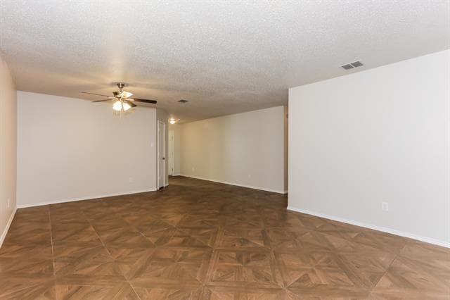 Building Photo - 2109 Doecrest Dr